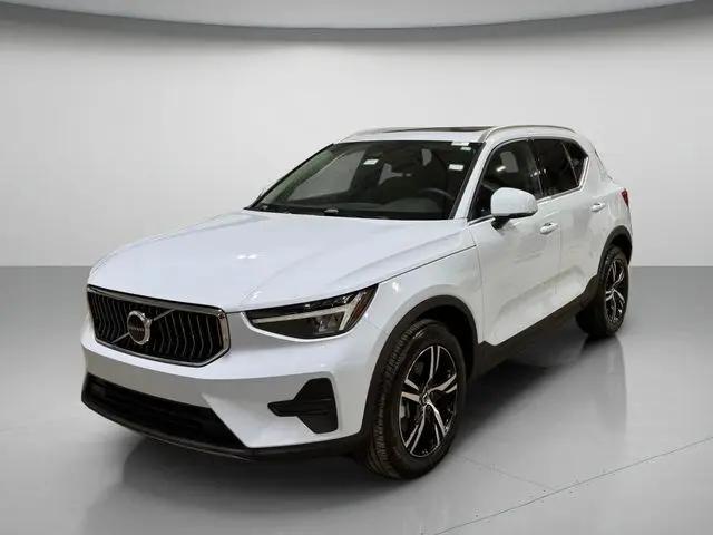 2025 Volvo XC40 B5 Core Bright Theme