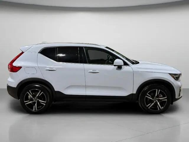 2025 Volvo XC40 B5 Core Bright Theme