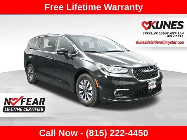 2023 Chrysler Pacifica Hybrid Touring L for sale in Belvidere, IL