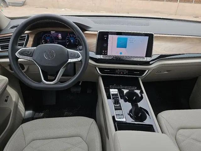 2026 Volkswagen Atlas SE with Technology