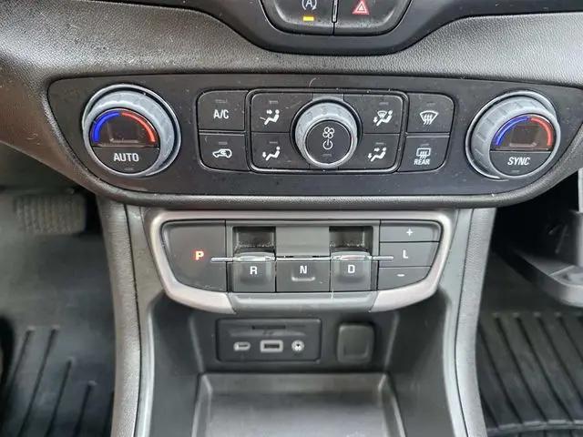 2023 GMC Terrain AWD AT4
