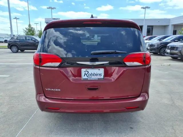 2023 Chrysler Voyager LX