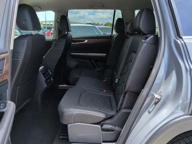 2026 Volkswagen Atlas SE with Technology