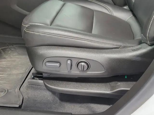 2022 Chevrolet Traverse AWD LT Leather