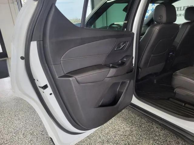 2022 Chevrolet Traverse AWD LT Leather