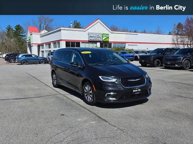 2023 Chrysler Pacifica Hybrid Touring L for sale in Williston, VT