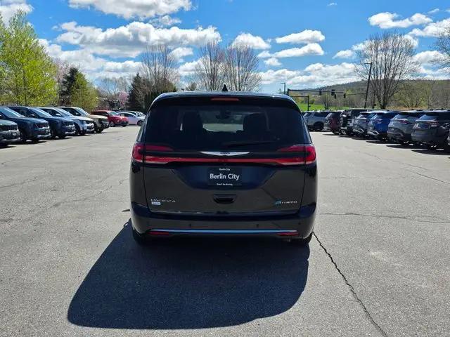 2023 Chrysler Pacifica Hybrid Touring L