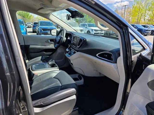 2023 Chrysler Pacifica Hybrid Touring L