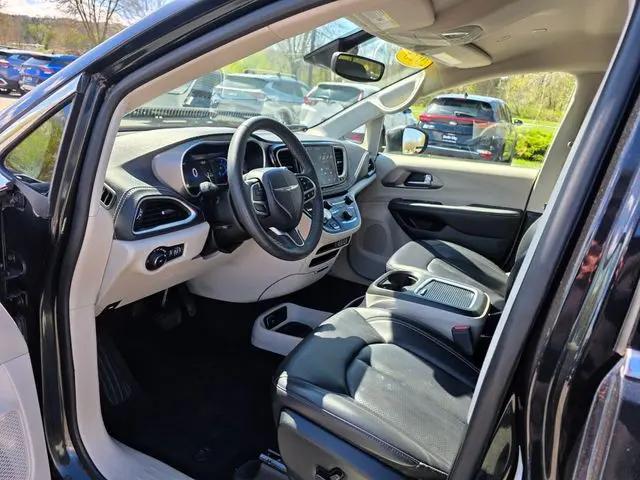 2023 Chrysler Pacifica Hybrid Touring L