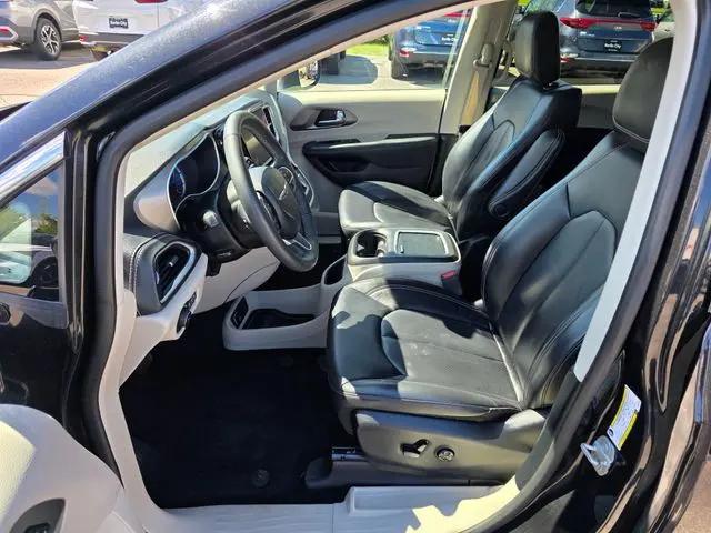 2023 Chrysler Pacifica Hybrid Touring L