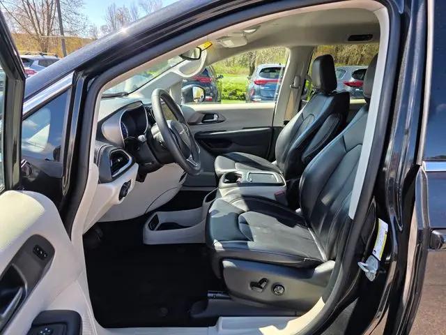 2023 Chrysler Pacifica Hybrid Touring L
