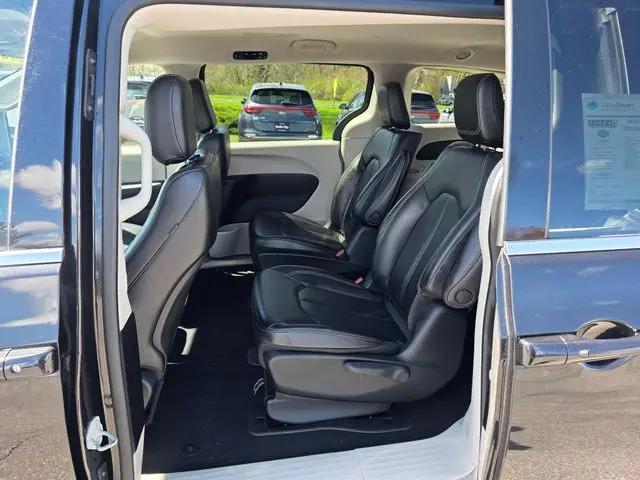 2023 Chrysler Pacifica Hybrid Touring L