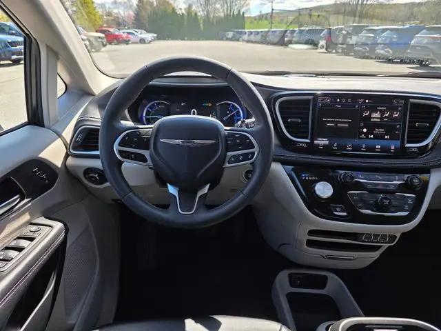 2023 Chrysler Pacifica Hybrid Touring L