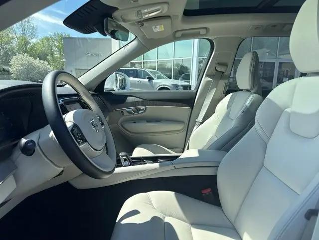 2024 Volvo XC90 Recharge T8 Plus Bright Theme 7-Seater