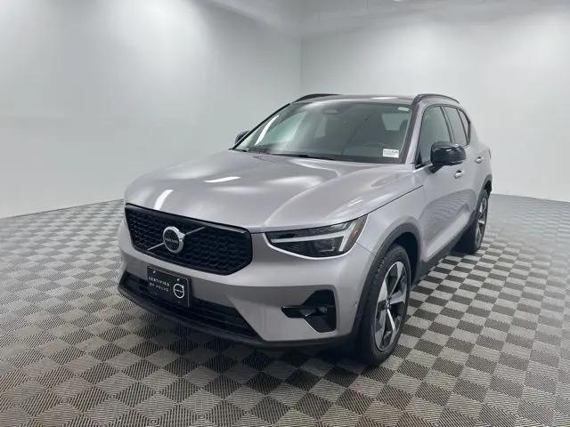 2026 Volvo XC40 Plus, B5 AWD Gas (mild hybrid), Dark