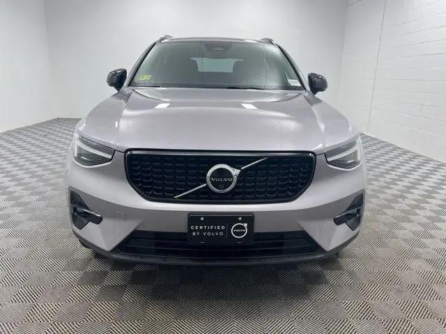 2026 Volvo XC40 Plus, B5 AWD Gas (mild hybrid), Dark