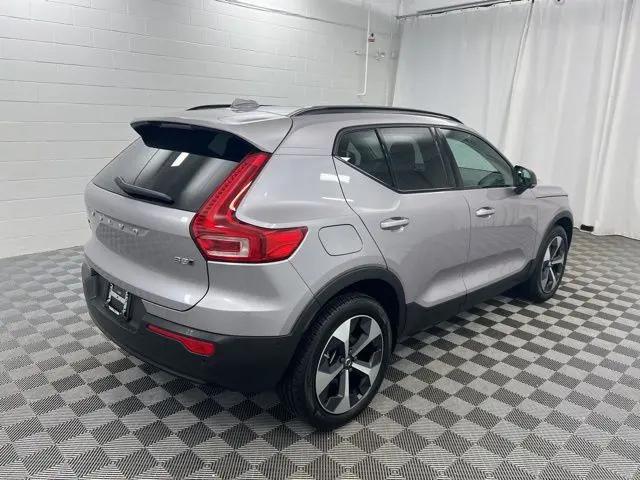 2026 Volvo XC40 Plus, B5 AWD Gas (mild hybrid), Dark