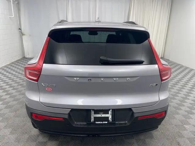 2026 Volvo XC40 Plus, B5 AWD Gas (mild hybrid), Dark