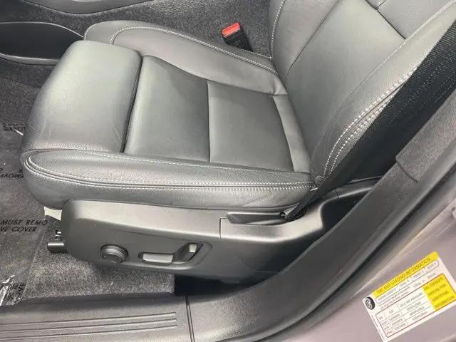 2026 Volvo XC40 Plus, B5 AWD Gas (mild hybrid), Dark