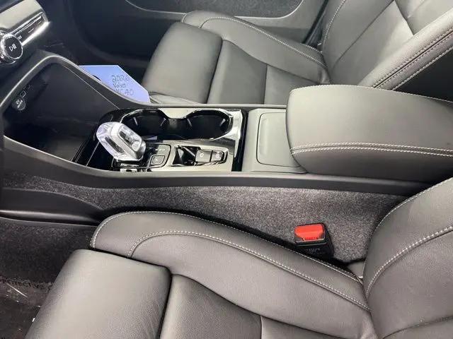 2026 Volvo XC40 Plus, B5 AWD Gas (mild hybrid), Dark
