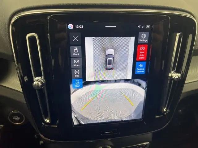 2026 Volvo XC40 Plus, B5 AWD Gas (mild hybrid), Dark