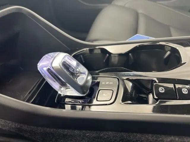 2026 Volvo XC40 Plus, B5 AWD Gas (mild hybrid), Dark