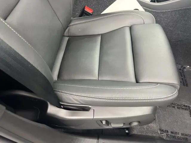 2026 Volvo XC40 Plus, B5 AWD Gas (mild hybrid), Dark