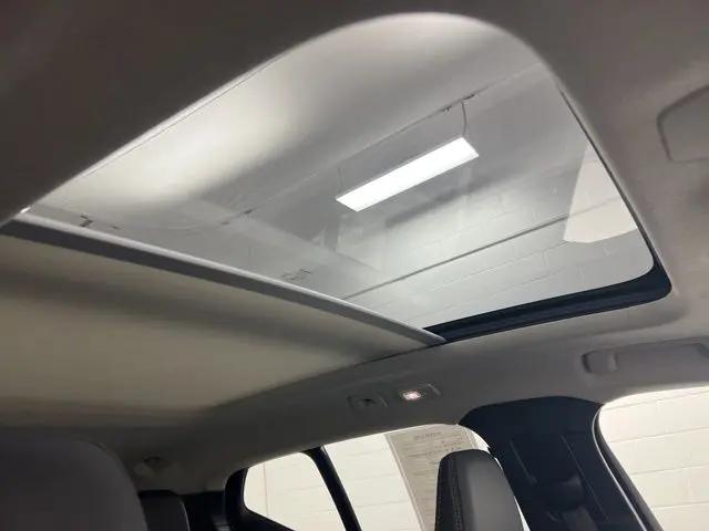 2026 Volvo XC40 Plus, B5 AWD Gas (mild hybrid), Dark