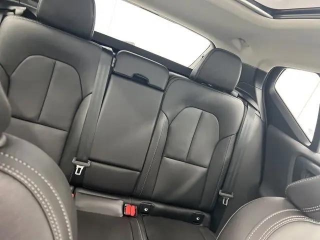 2026 Volvo XC40 Plus, B5 AWD Gas (mild hybrid), Dark
