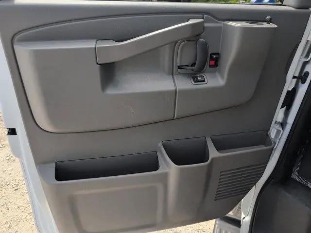 2025 Chevrolet Express Passenger RWD 3500 Extended Wheelbase LT