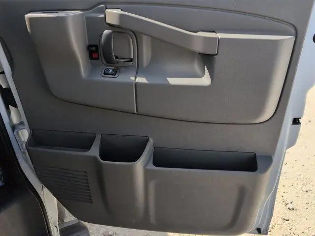 2025 Chevrolet Express Passenger RWD 3500 Extended Wheelbase LT