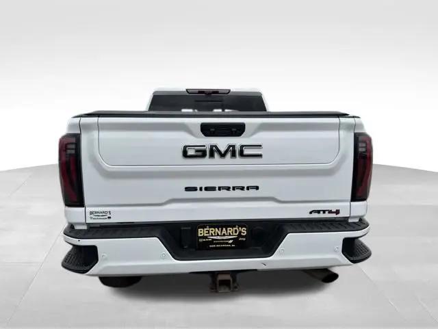2024 GMC Sierra 2500HD 4WD Crew Cab Standard Bed AT4