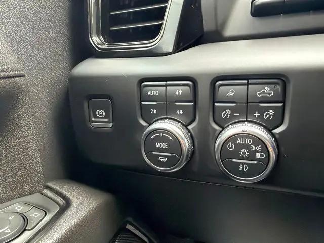 2024 GMC Sierra 2500HD 4WD Crew Cab Standard Bed AT4
