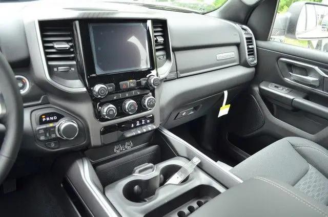 2026 Ram 1500 Express Crew Cab 4x4 57 Box