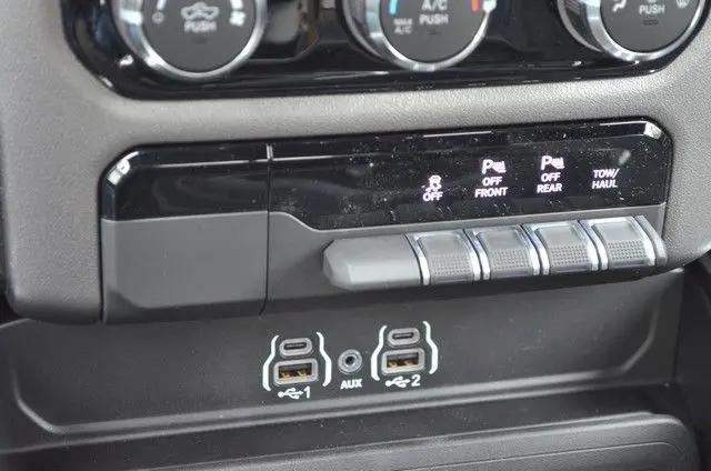 2026 Ram 1500 Express Crew Cab 4x4 57 Box