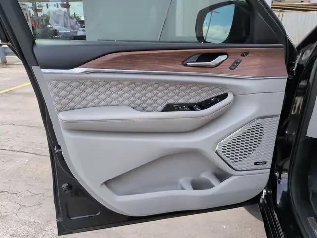 2022 Jeep Grand Cherokee Summit 4x4