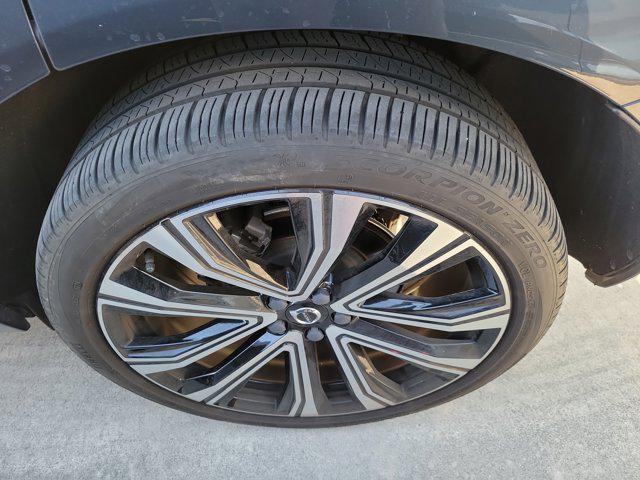 2023 Volvo XC60 B5 Ultimate Bright Theme