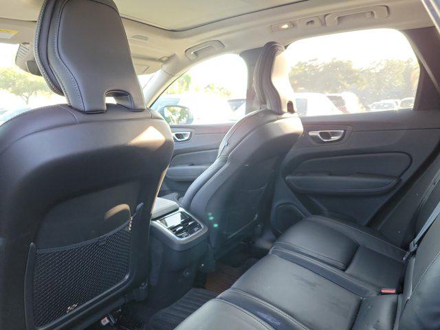 2023 Volvo XC60 B5 Ultimate Bright Theme