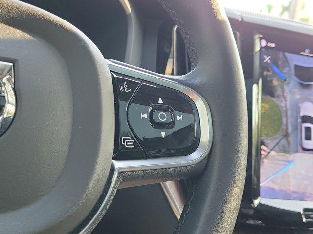 2023 Volvo XC60 B5 Ultimate Bright Theme