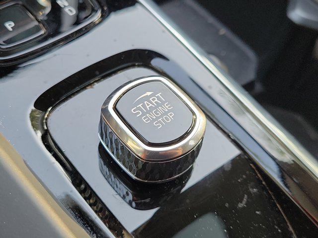 2023 Volvo XC60 B5 Ultimate Bright Theme