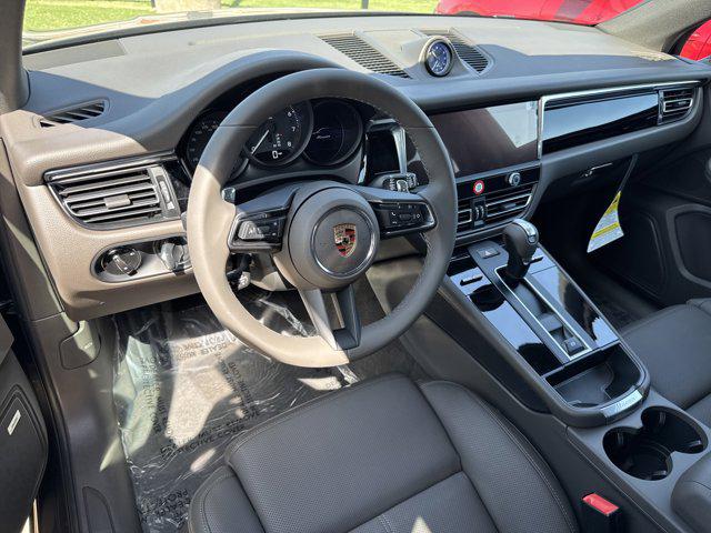 2025 Porsche Macan AWD