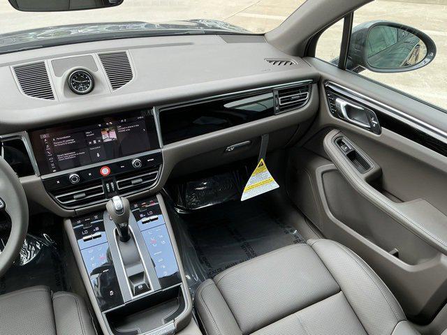 2025 Porsche Macan AWD