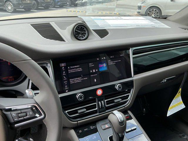 2025 Porsche Macan AWD
