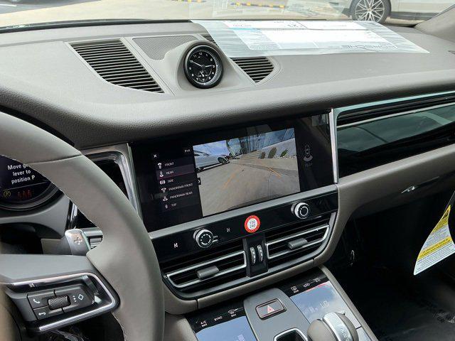 2025 Porsche Macan AWD