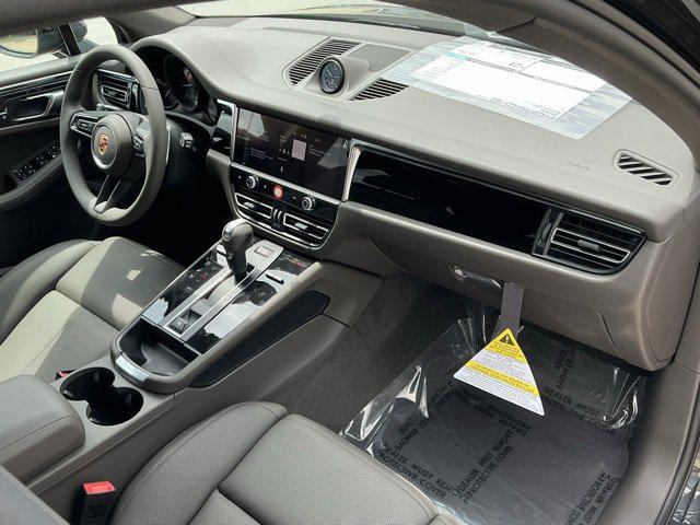 2025 Porsche Macan AWD