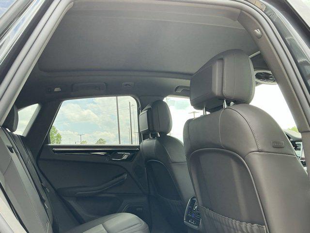 2025 Porsche Macan AWD