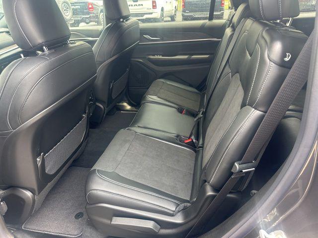 2026 Jeep Grand Cherokee L Altitude 4x4