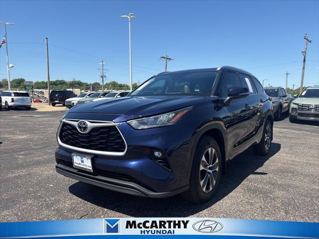 2022 Toyota Highlander XLE for sale in TOPEKA, KS