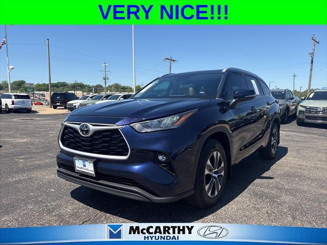 2022 Toyota Highlander XLE for sale in TOPEKA, KS