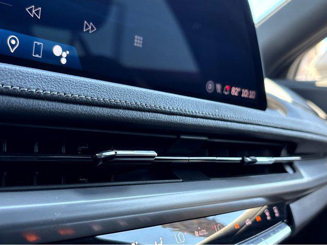 2025 Cadillac XT4 FWD Premium Luxury